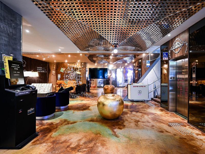 Hive Hotel image