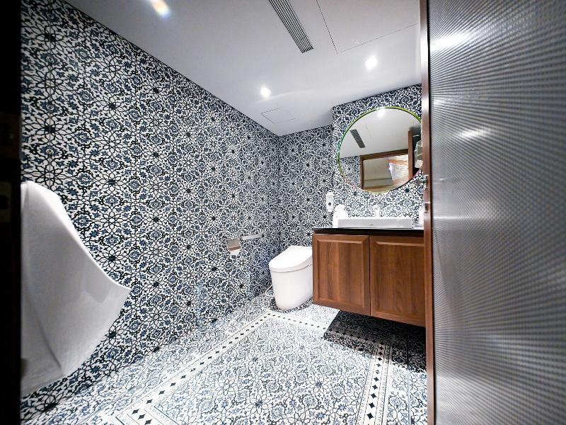 Hive Hotel image