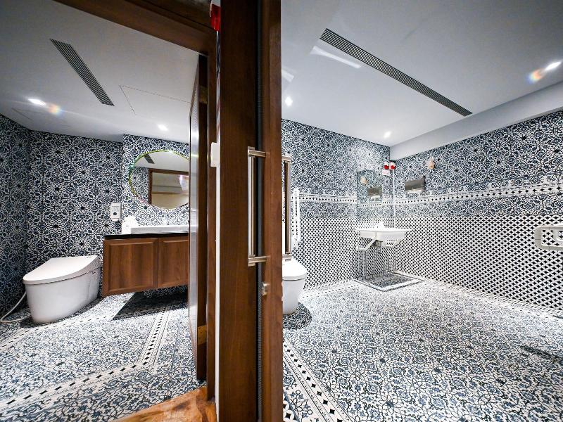 Hive Hotel image