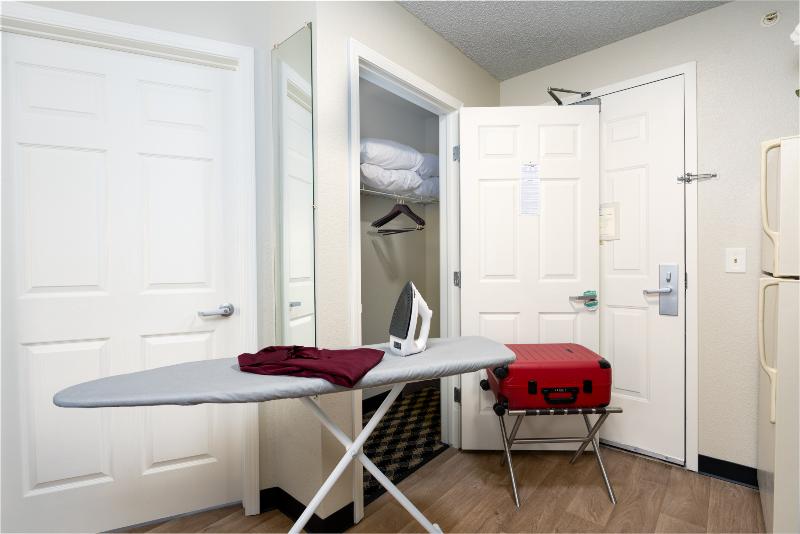 Mcm Elegante Suites image
