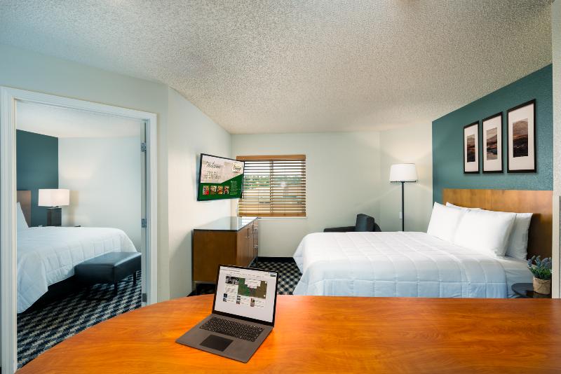Mcm Elegante Suites image
