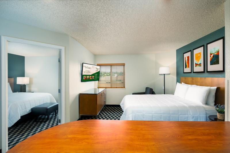 Mcm Elegante Suites image