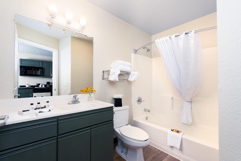 Mcm Elegante Suites image