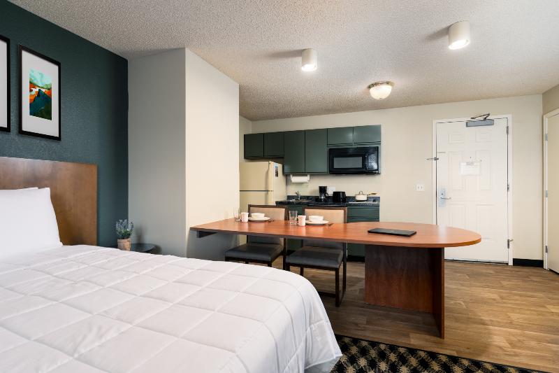 Mcm Elegante Suites image
