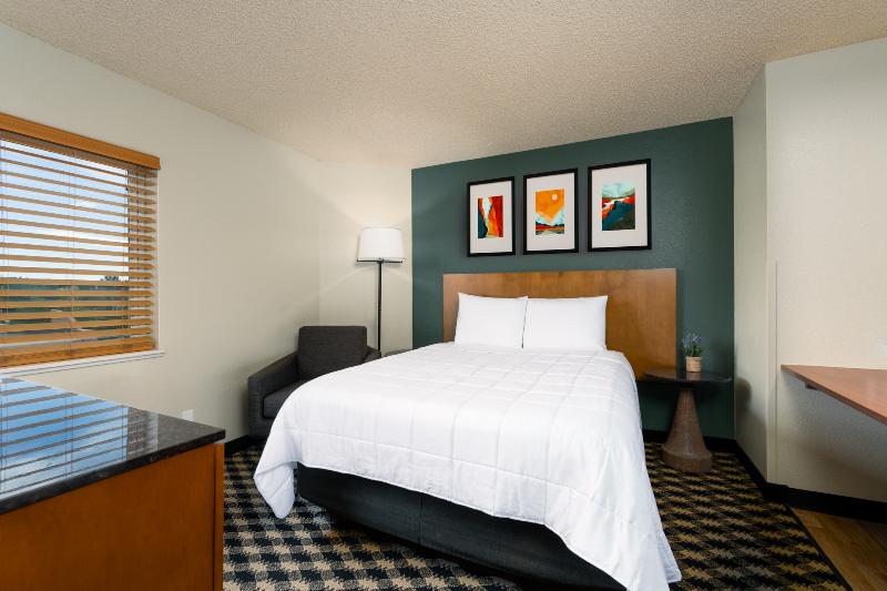 Mcm Elegante Suites image