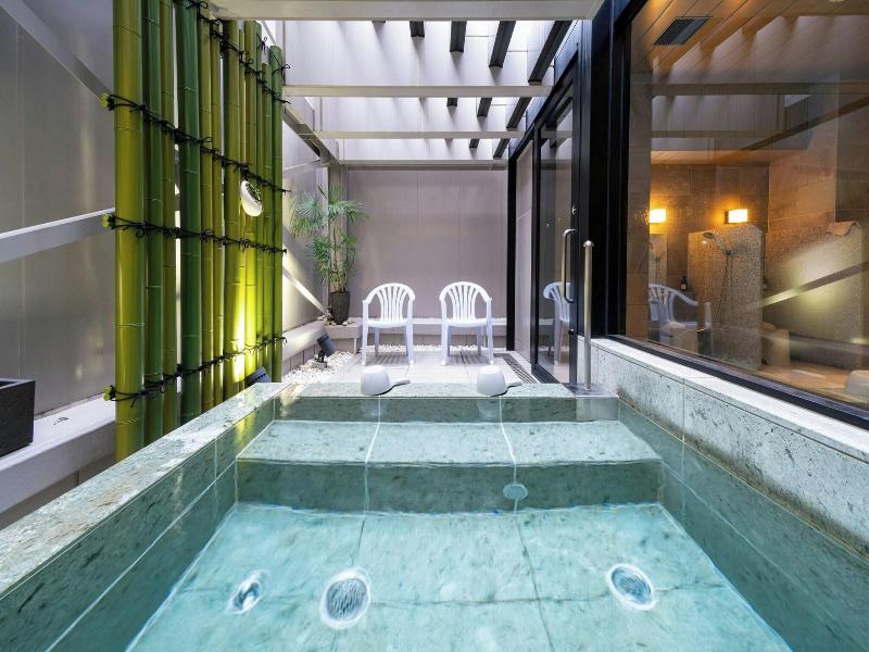 Courtyard By Marriott Osaka Honmachi image