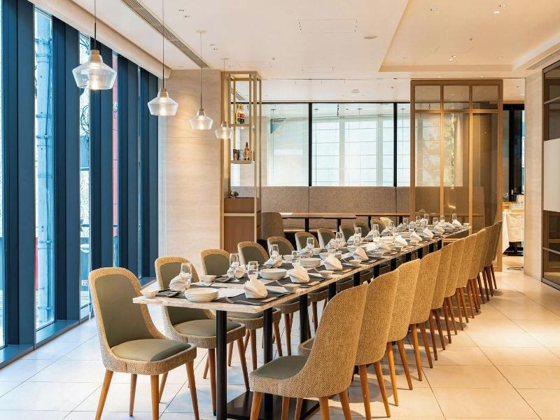Courtyard By Marriott Osaka Honmachi image