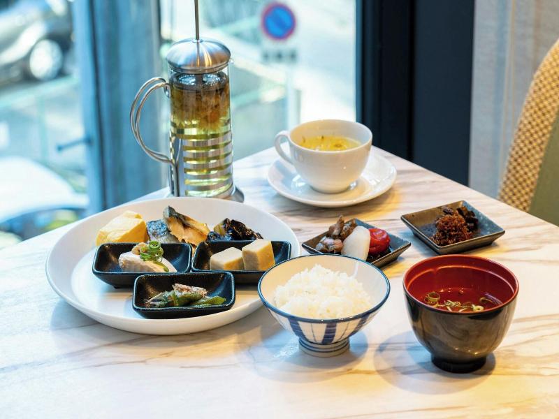Courtyard By Marriott Osaka Honmachi image