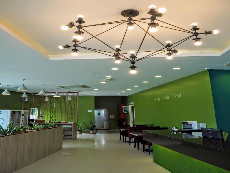 Le Garden Hotel image