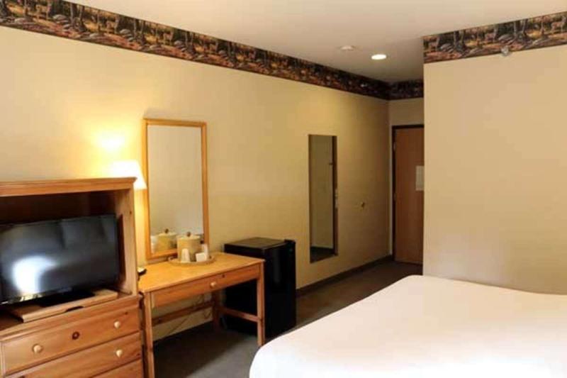 Pellston Lodge Magnuson Hotel image