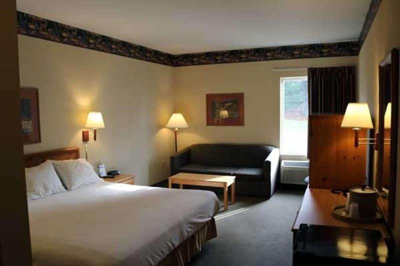 Pellston Lodge Magnuson Hotel image