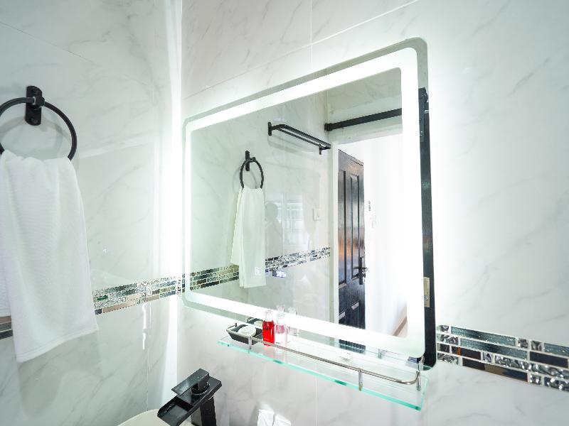Thonglor Suites Hotel image