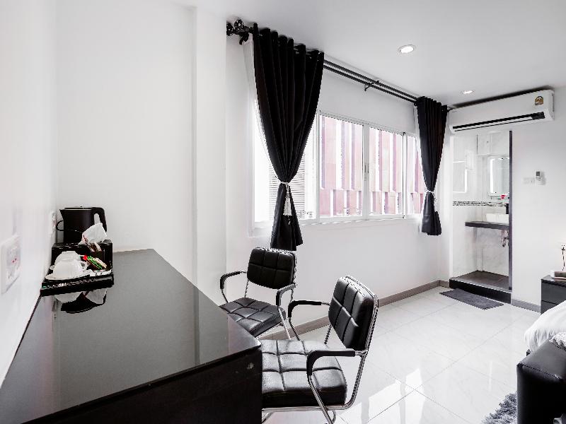 Thonglor Suites Hotel image