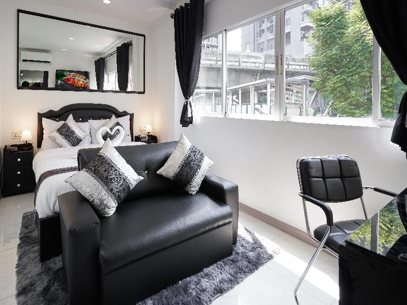 Thonglor Suites Hotel image