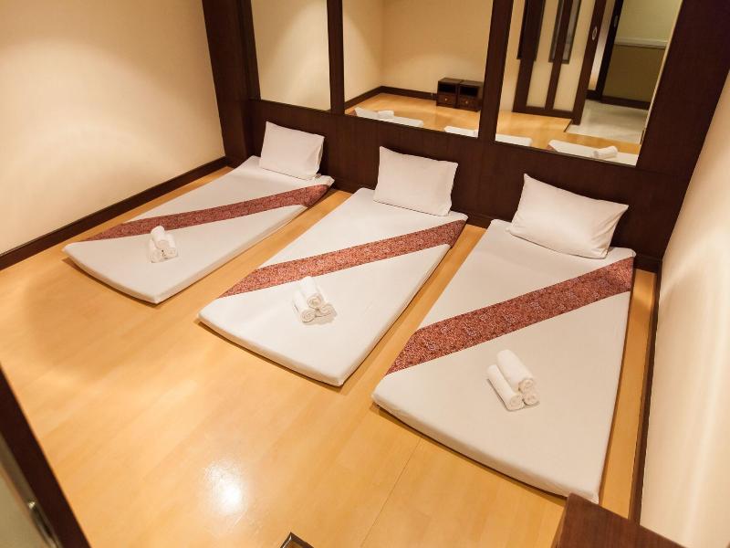 New Season Square Hotel