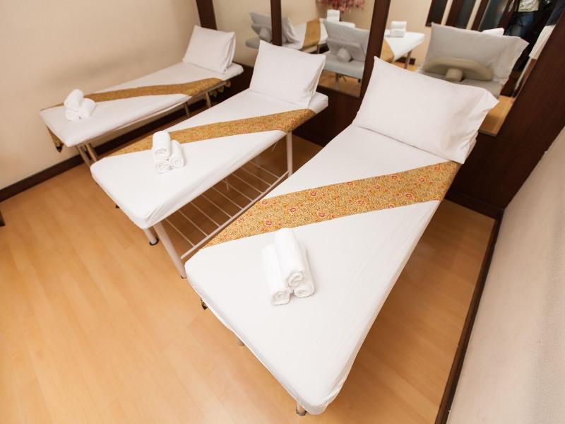 New Season Square Hotel