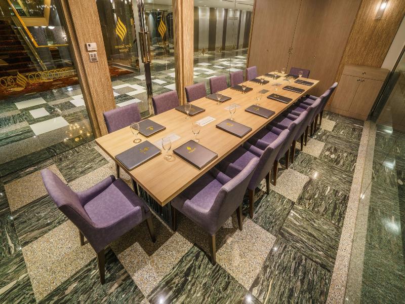 New Season Square Hotel