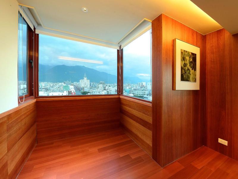 Shiny Ocean Hotel image