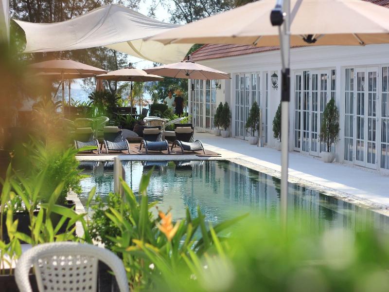 White Boutique Hotel Residences image