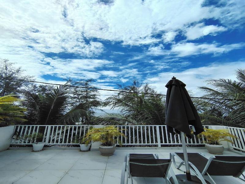 White Boutique Hotel Residences image