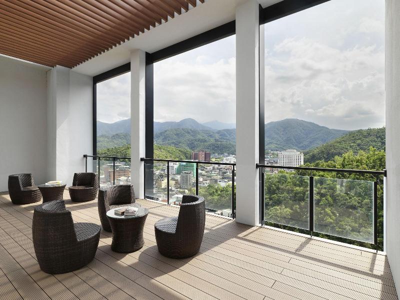 Lakeshore Hotel Suao image