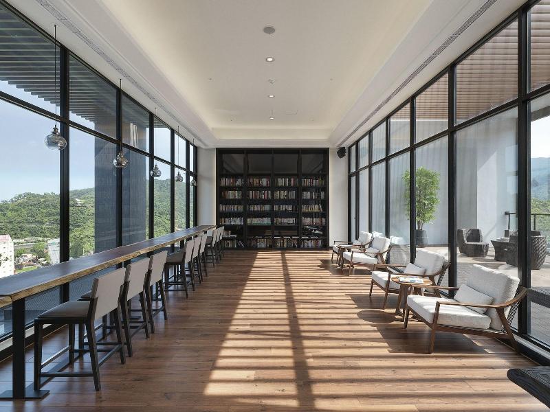 Lakeshore Hotel Suao image