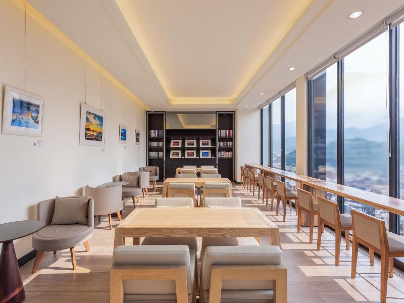 Lakeshore Hotel Suao image