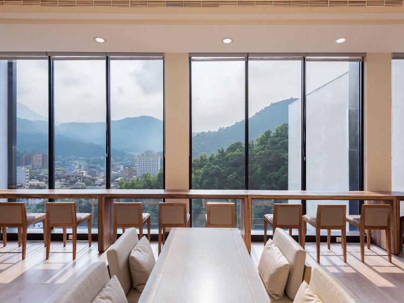 Lakeshore Hotel Suao image