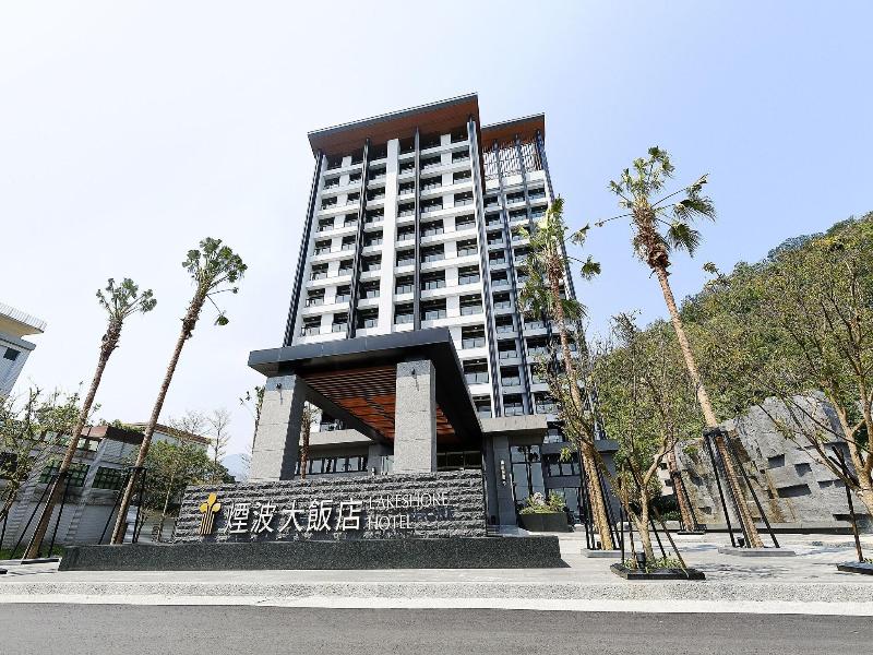 Lakeshore Hotel Suao image