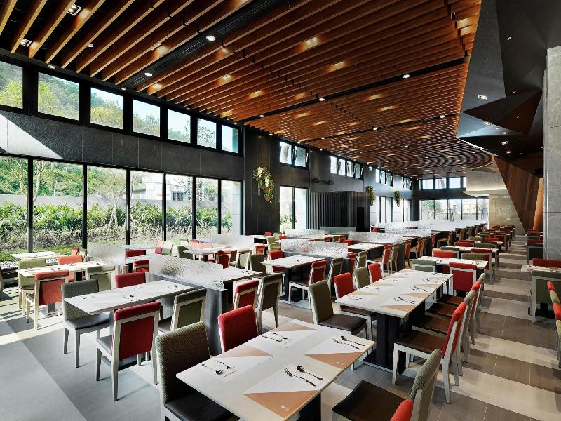 Lakeshore Hotel Suao image