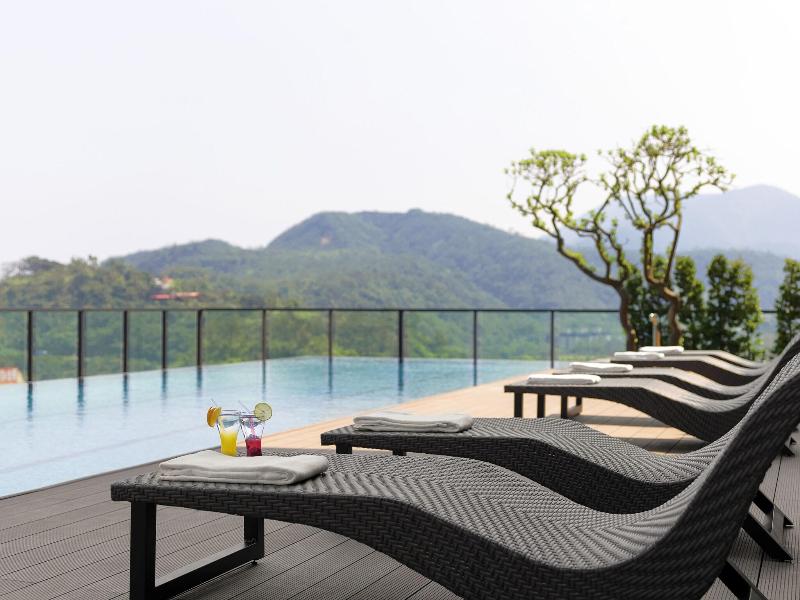Lakeshore Hotel Suao image