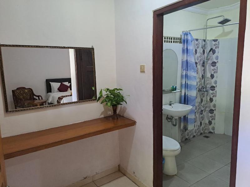 Lovina Beach Hotel image
