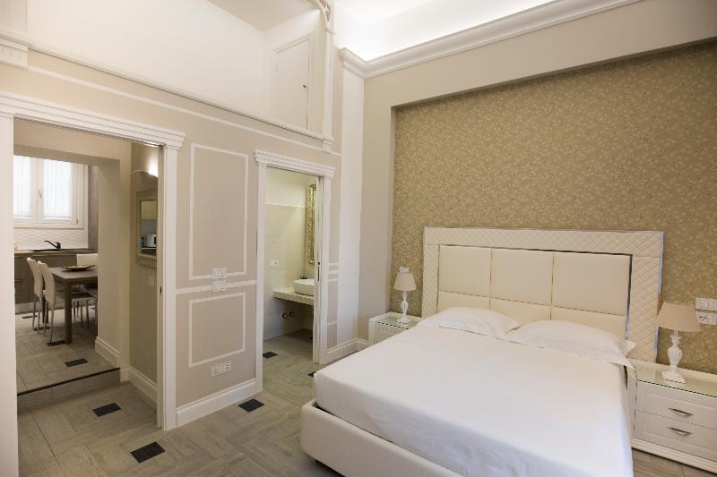 Royal Blue Suite — photo 3