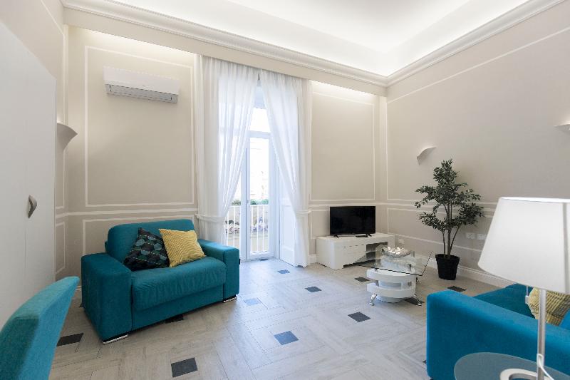 Royal Blue Suite — photo 5