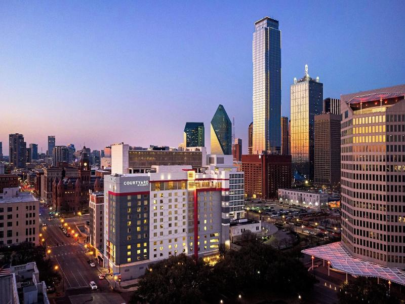 Courtyard Dallas Downtown Reunion District image