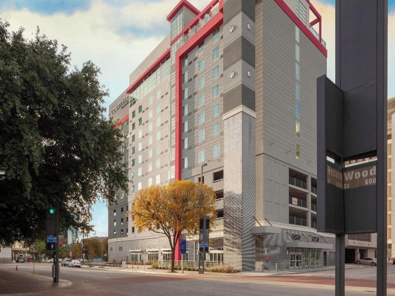 Courtyard Dallas Downtown Reunion District image
