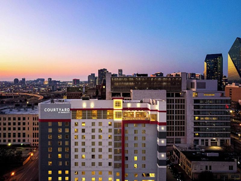 Courtyard Dallas Downtown Reunion District image