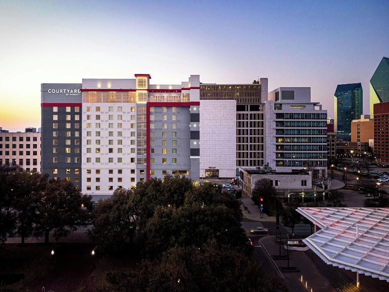 Courtyard Dallas Downtown Reunion District image