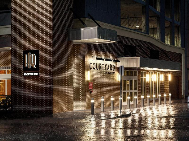 Courtyard Dallas Downtown Reunion District image