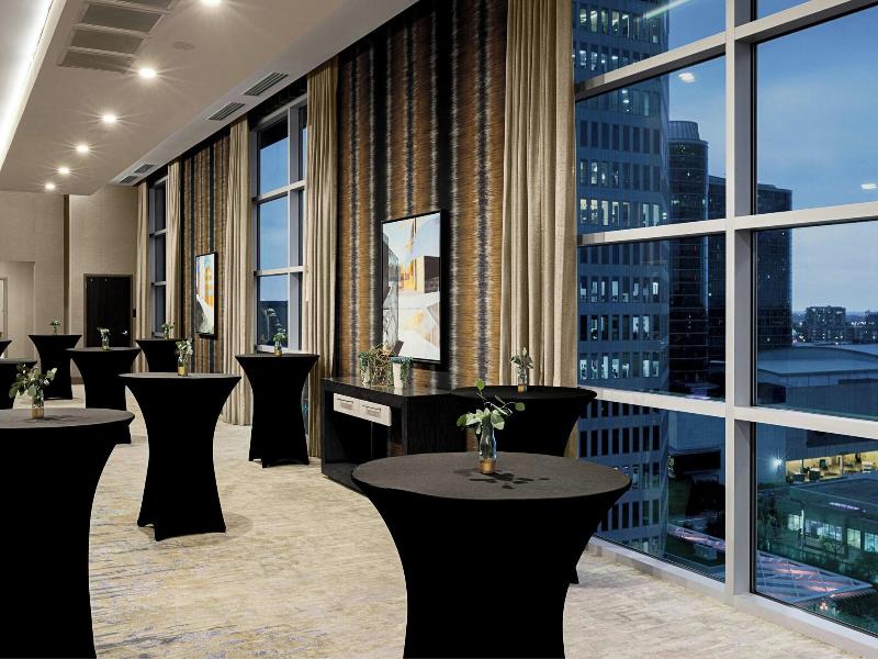 Courtyard Dallas Downtown Reunion District image