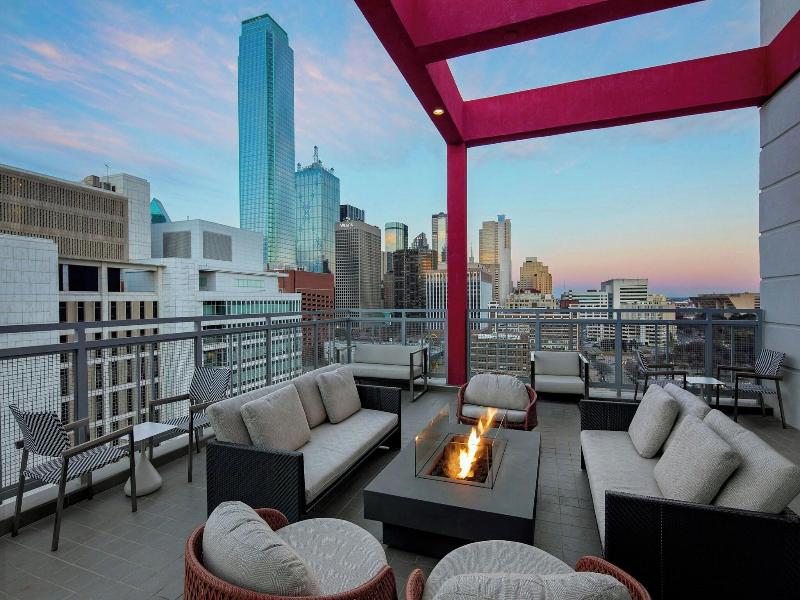 Courtyard Dallas Downtown Reunion District image