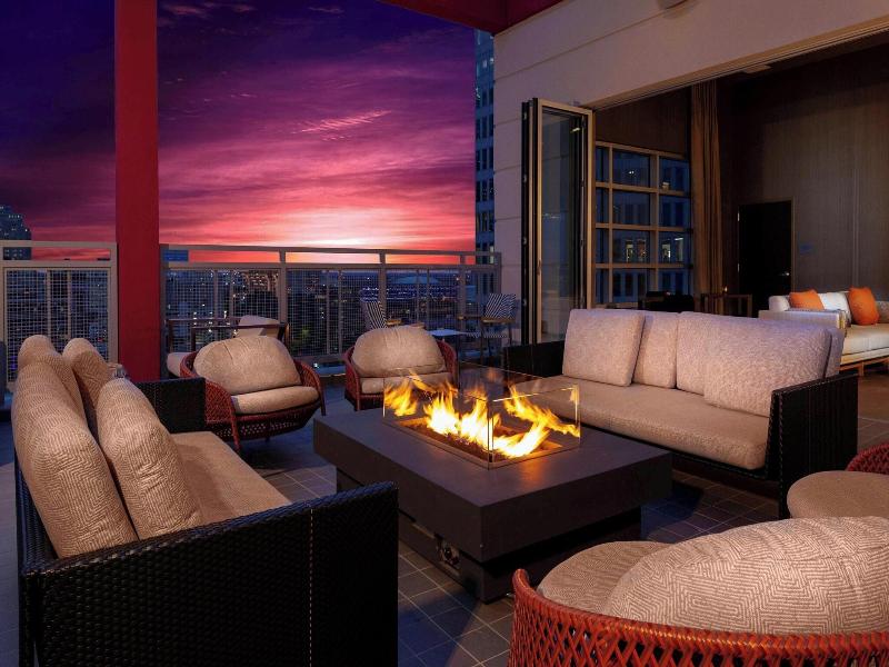 Courtyard Dallas Downtown Reunion District image