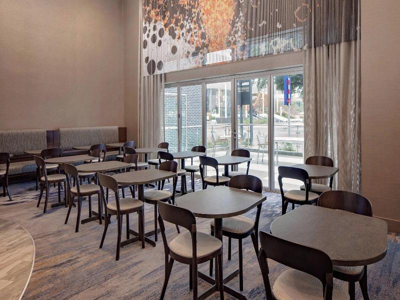 Courtyard Dallas Downtown Reunion District image