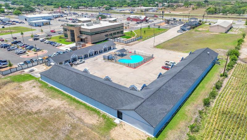 Executive Inn Of Hondo image
