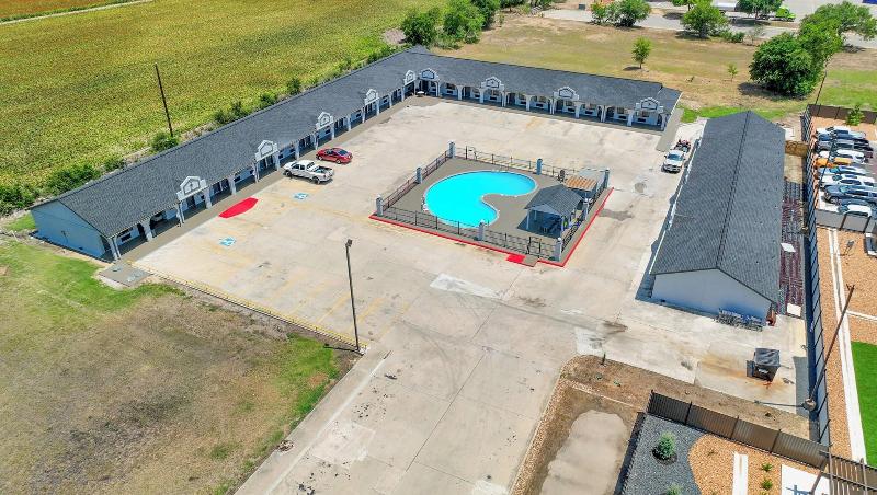 Executive Inn Of Hondo image