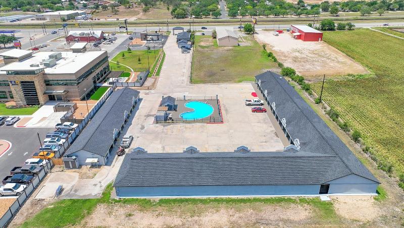 Executive Inn Of Hondo image