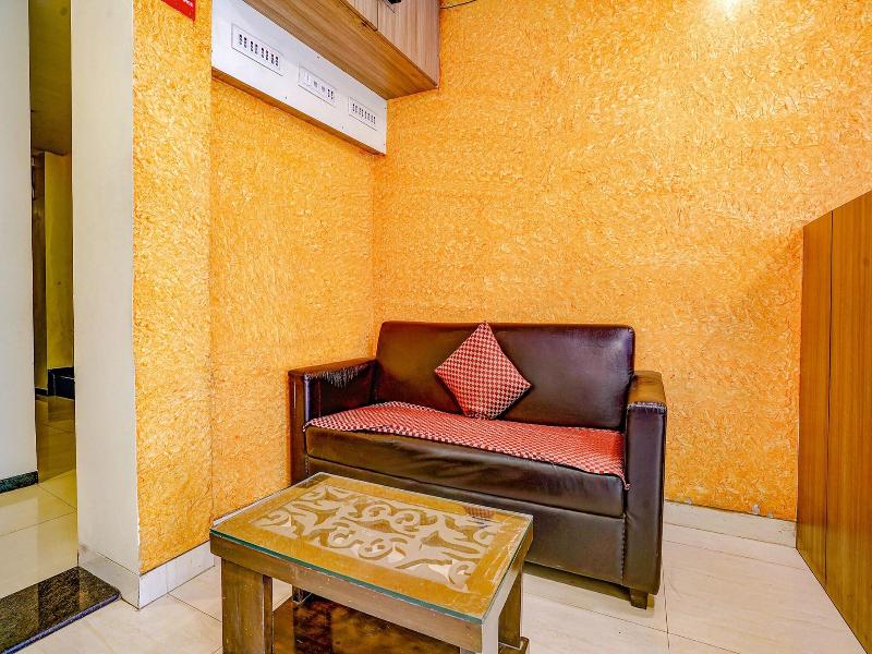 OYO 8757 Prakash Inn image