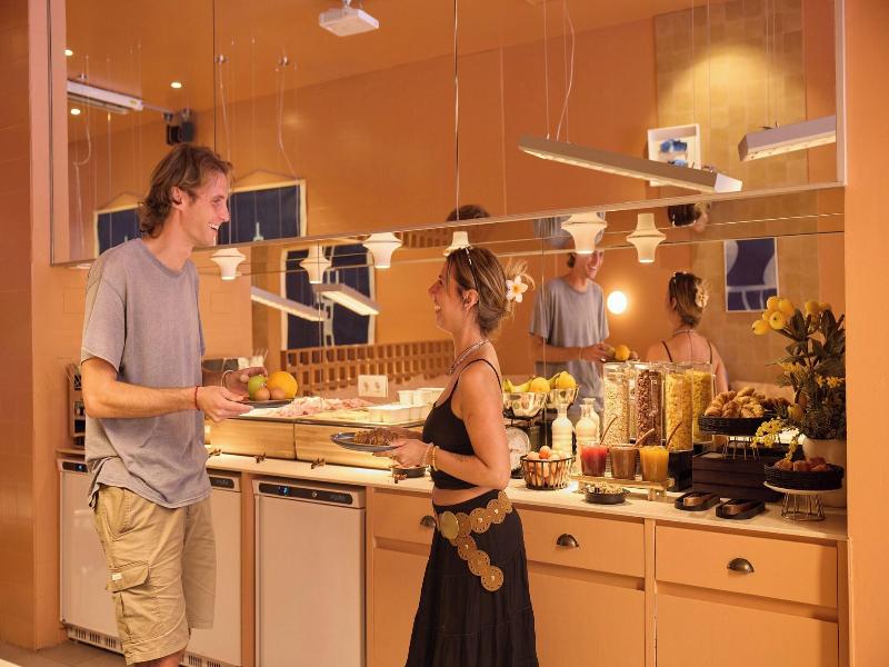 Amistat Beach Hostel image