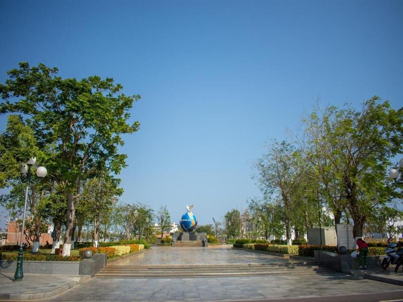 Moon Hotel image
