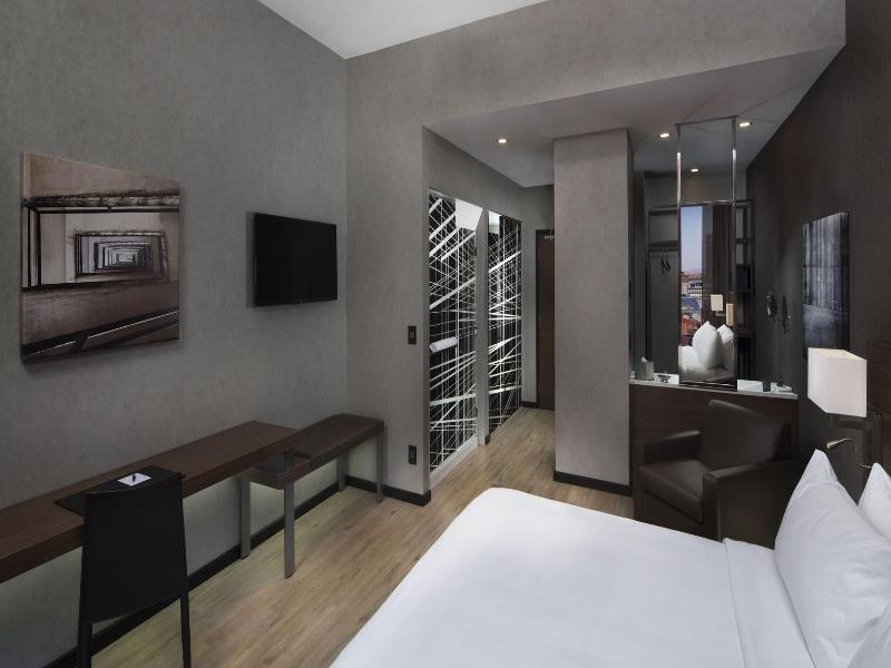 Ac Hotels By Marriott Montreal Downtown image